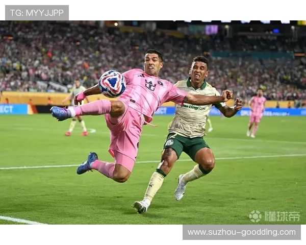 苏亚雷斯小角度射门险些破门立柱成他最大敌人